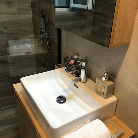 Fontana Leone Apartment Spilion